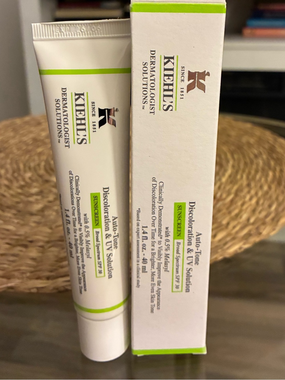Kiehl's White Tube with Green Accent Dermatologist Solution